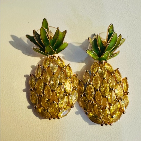 Jewelry - Elegant Pineapple Earrings in Gold Tone with Rhinestones